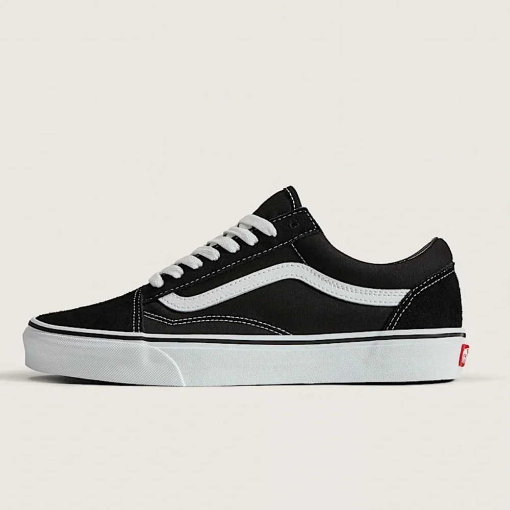 Van's Old Skool Black and White Classic Sneaker Size 5 Youth